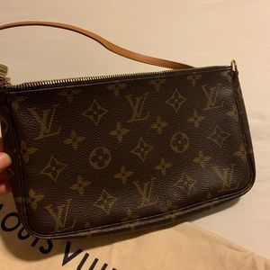 Louis Vuitton pochette accessorie bag